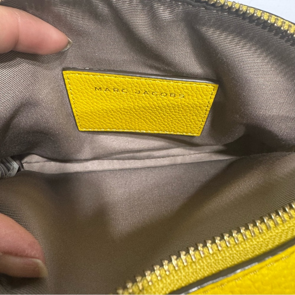 Marc Jacobs The Shutter Yellow Leather Crossbody Bag - Picture 13 of 16